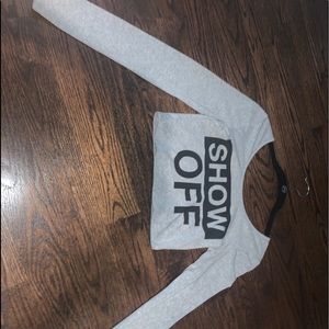 “show off” gray long sleeve crop top